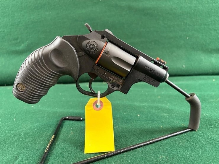 taurus-protector-poly-38-spl-revolver-image-2