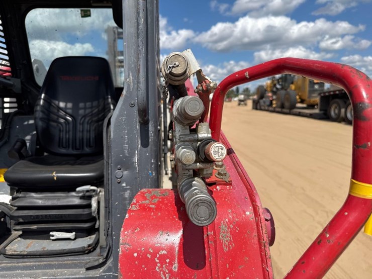 2015-takeuchi-tl10-image-19