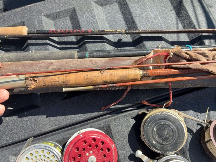 assorted-vintage-fly-rods-and-reels-image-7