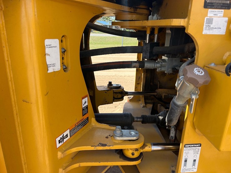 2021-deere-624p-image-13