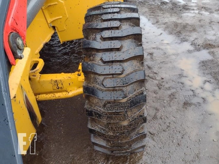 2020-deere-410l-image-23