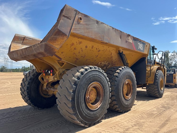 2018-caterpillar-745-image-4