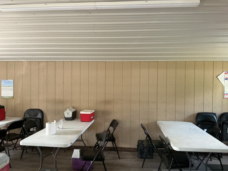 #200-•-lunchroom-building-image-21