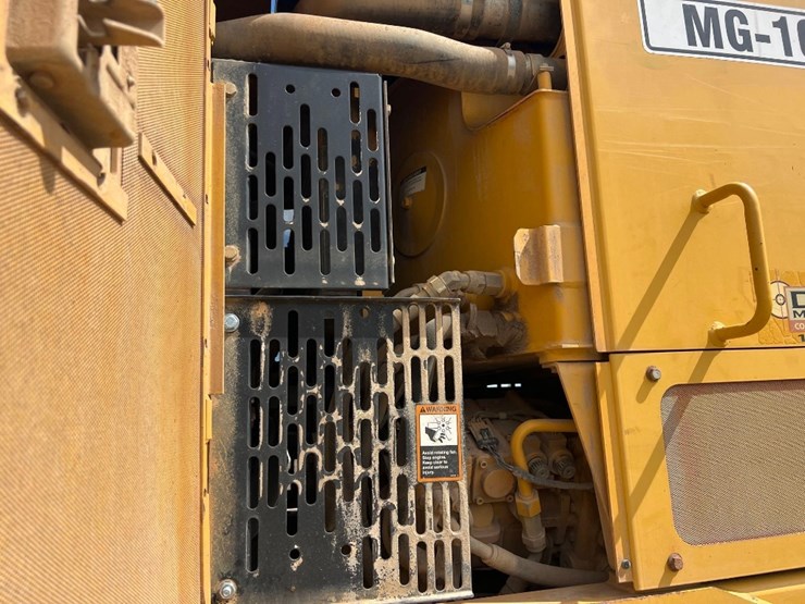 2008-deere-672d-image-22