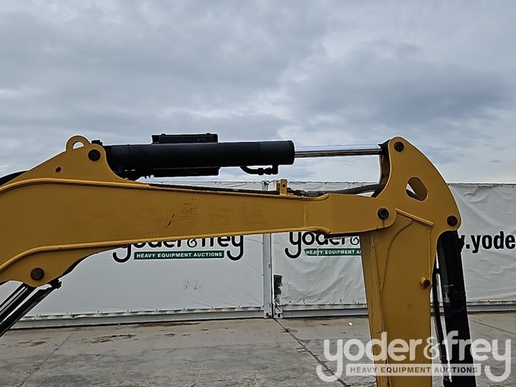 2013-caterpillar-303-image-16