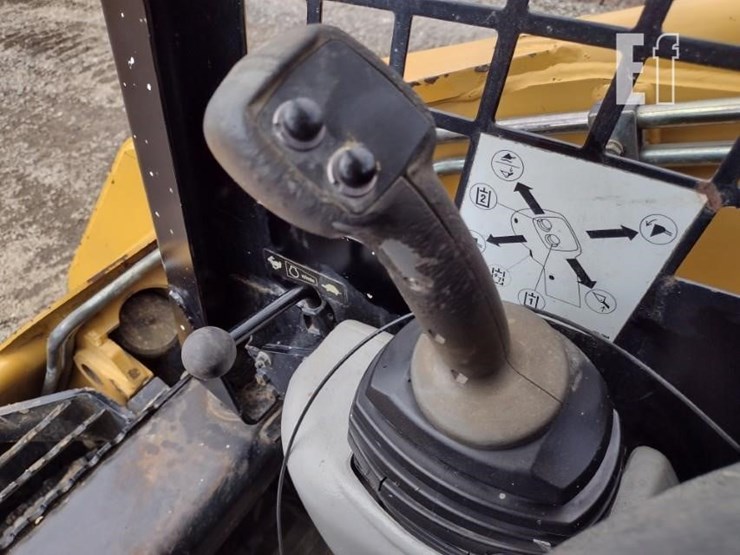 2005-caterpillar-262b-image-9