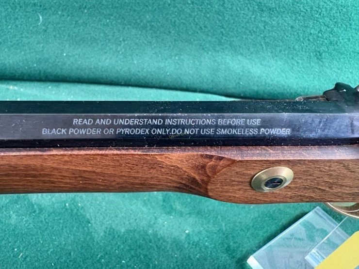 traditions-crocket-32cal-black-powder-rifle-image-10