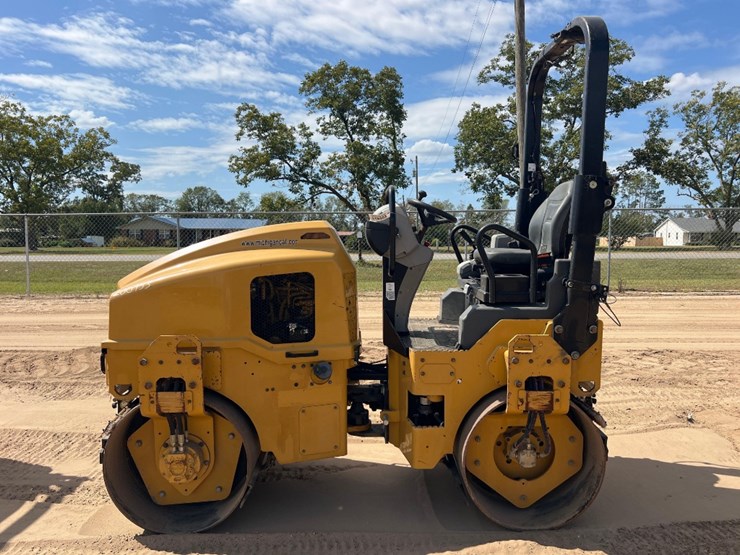 2021-caterpillar-cb2.7-image-1