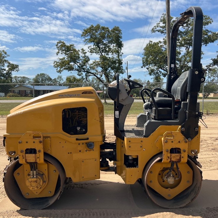 2021 CATERPILLAR CB2.7