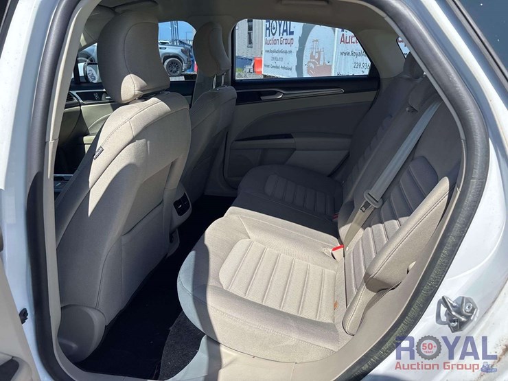 2018-ford-fusion-hybrid-sedan-image-18