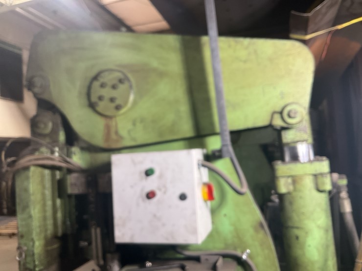 #105-•-175-ton-accur-press-brake-image-10