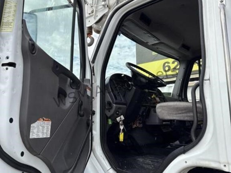 2012-freightliner-m2-digger-derrick-image-55