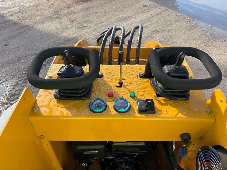 2025-sdll30-mini-stand-on-track-loader-skid-steer-image-7