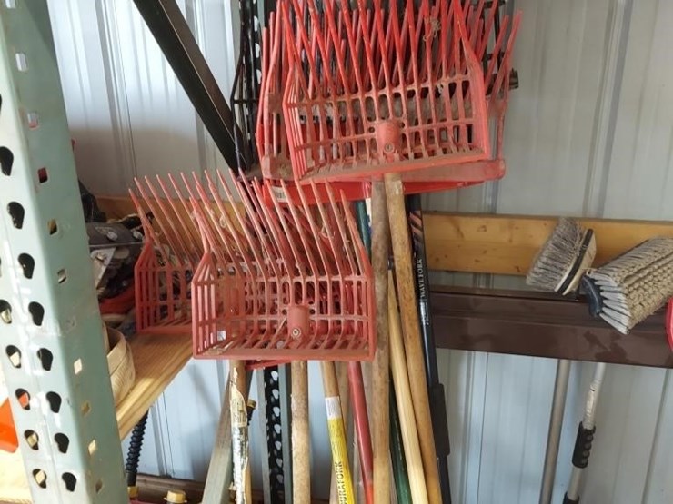 10---manure-forks-image-1