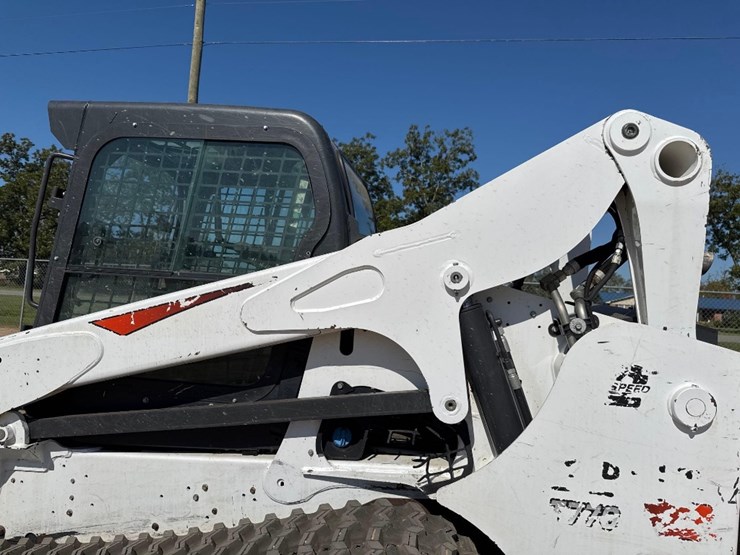 2022-bobcat-t770-image-18