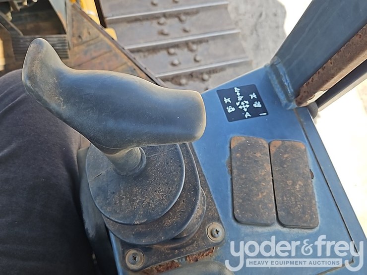 2016-deere-450j-image-28
