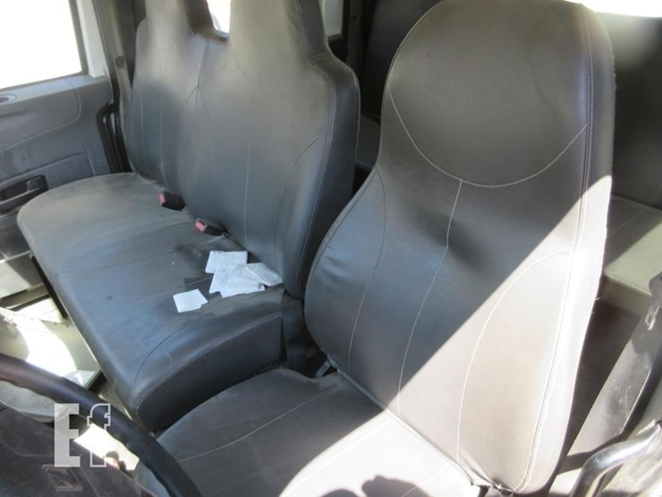 2014-international-durastar-4300-image-10
