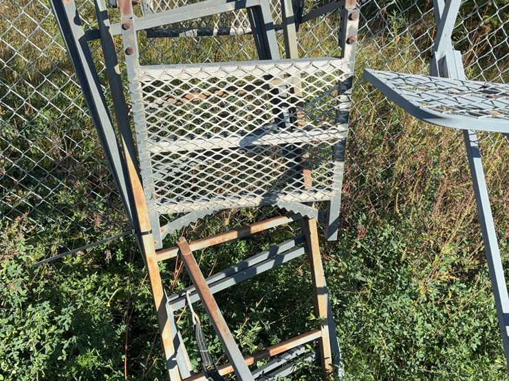2-ladder-tree-stands-image-3