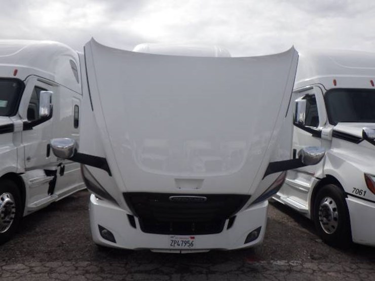 freightliner-cascadia-126-image-15