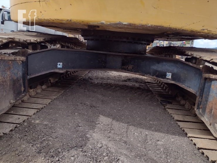 2011-deere-225d-lc-image-43