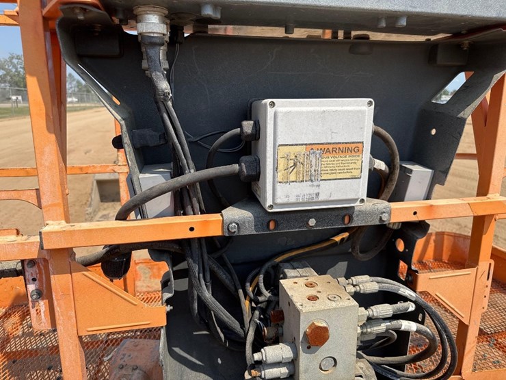 2008-jlg-800s-image-21