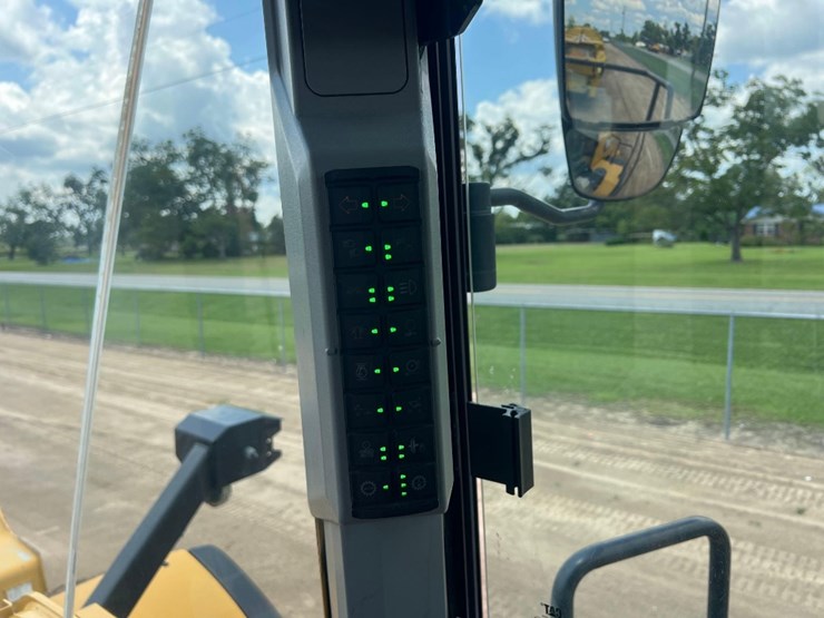 2022-caterpillar-980-image-33