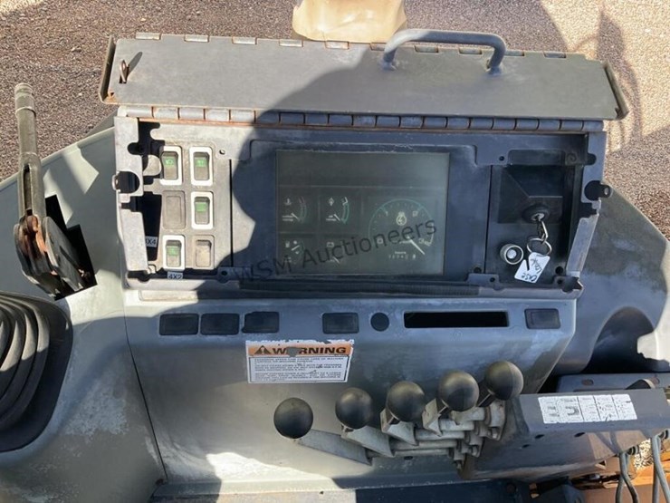 case-570xlt-skip-loader-image-22