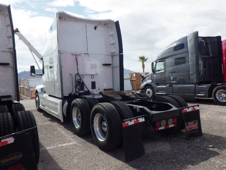 2023-peterbilt-579-image-7