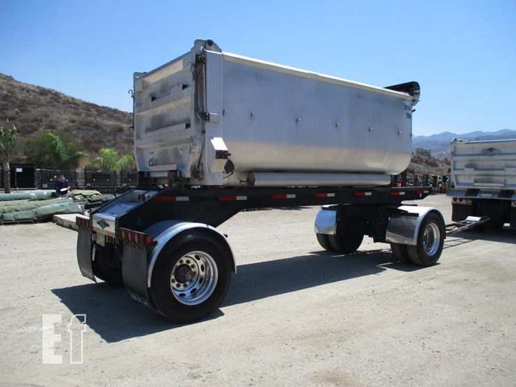 2002-peterbilt-365-image-3