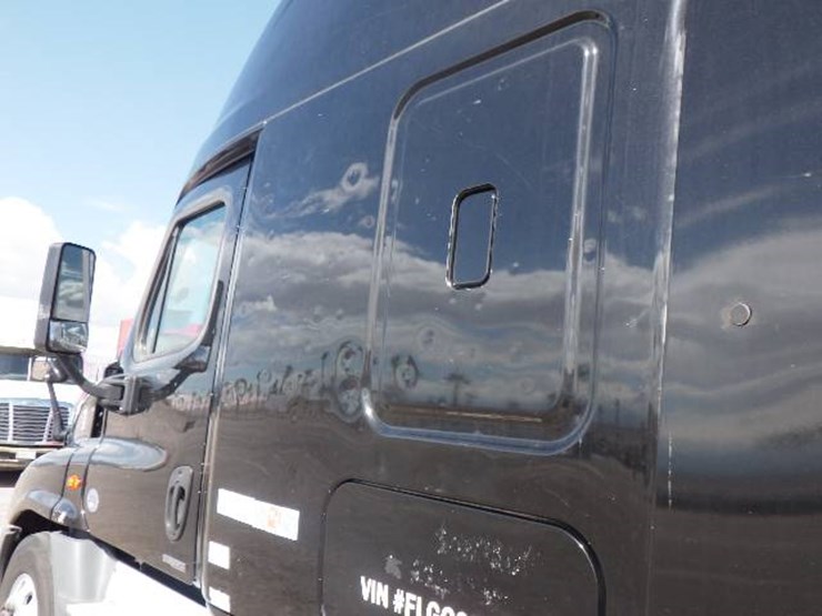 freightliner-cascadia-125-image-12