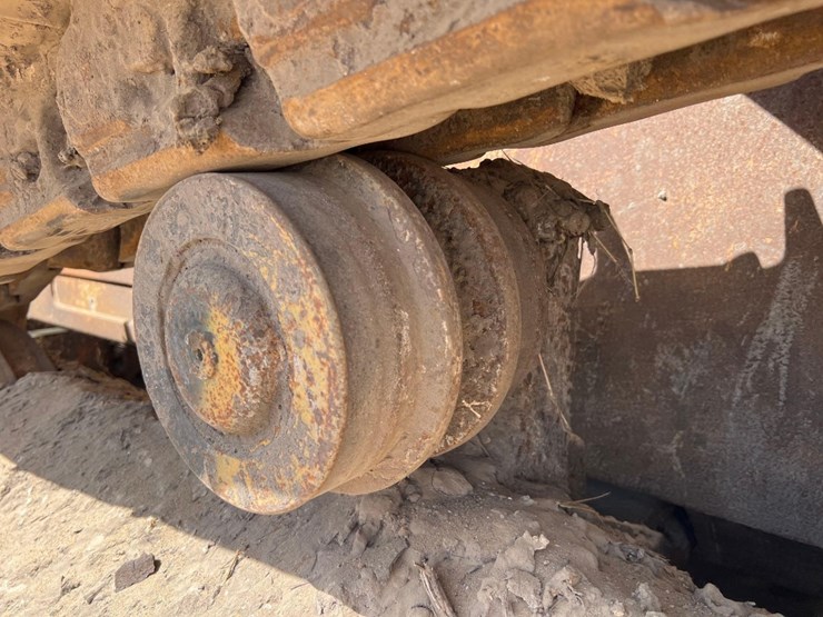 2015-deere-1050k-image-12