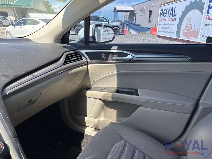 2018-ford-fusion-hybrid-sedan-image-15