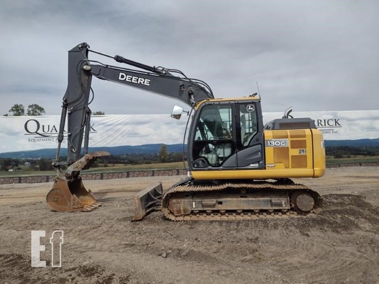 2017-deere-130g-image-1
