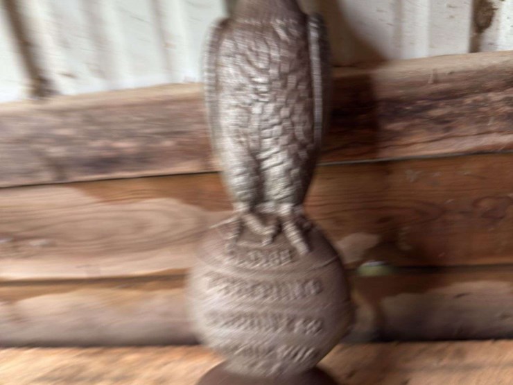 case-eagle-statue-image-3