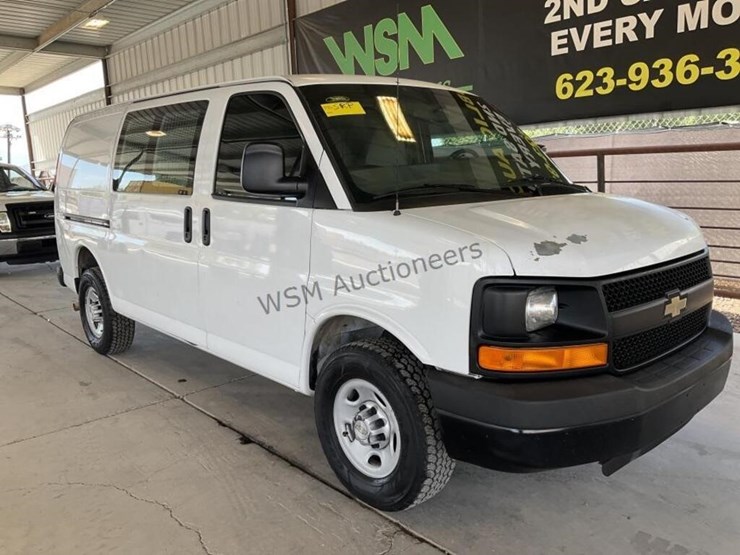 2014-chevrolet-express-3500-image-2