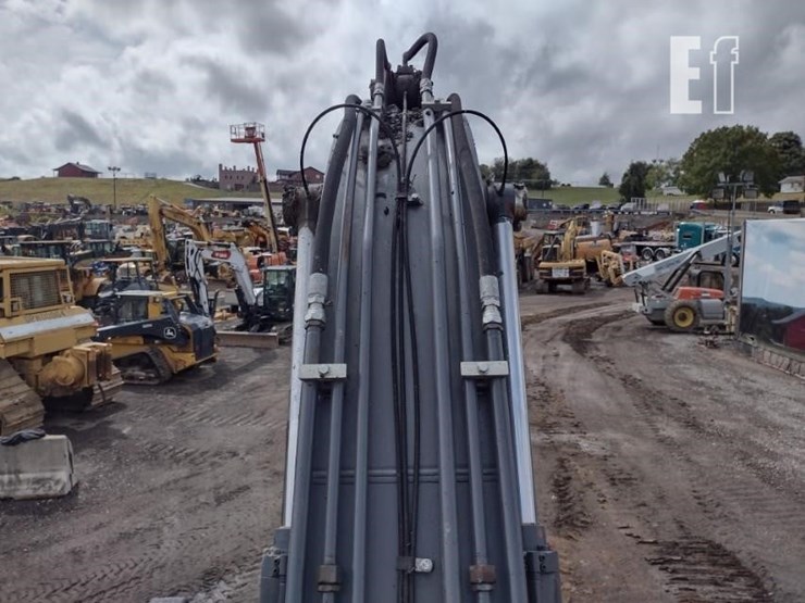 2021-deere-250g-lc-image-48