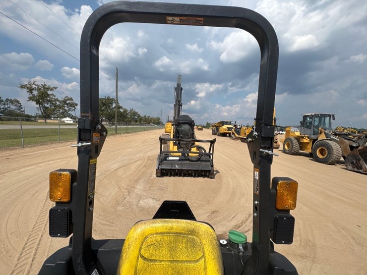 john-deere-3032e-image-24