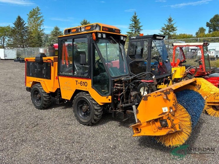 2014-trackless-model-mt6-with-numerous-like-new-attachments-image-1