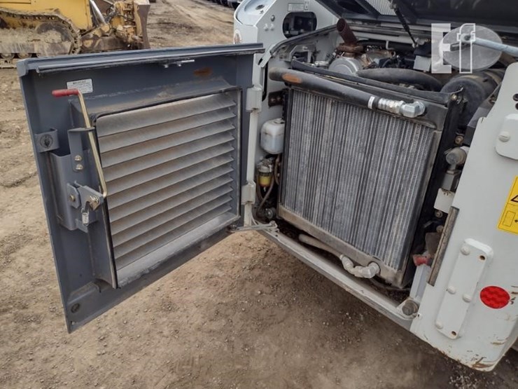 2019-takeuchi-tl8-image-34