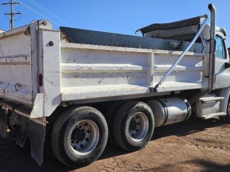 2011-freightliner-dump-truck-image-2