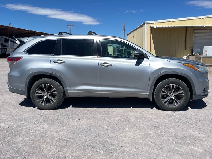 2016-toyota-highlander-image-3