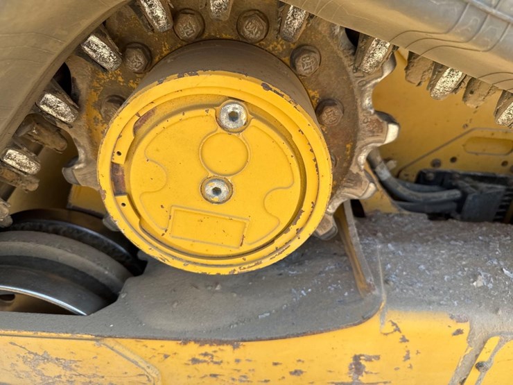 2023-caterpillar-259d3-image-16