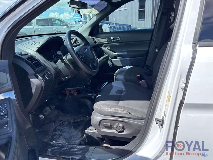 2018-ford-explorer-image-12