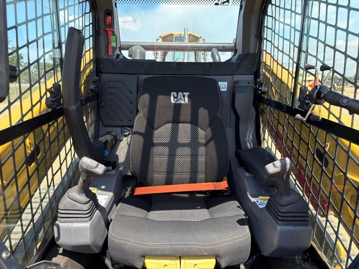 2024-caterpillar-255-skid-steer-image-23
