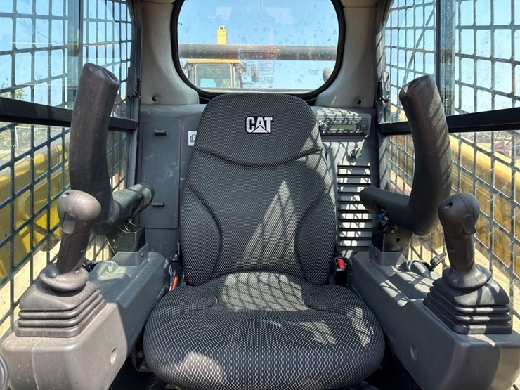 2023-caterpillar-259d3-image-22