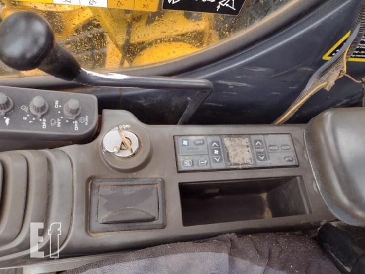 2006-deere-120c-image-10
