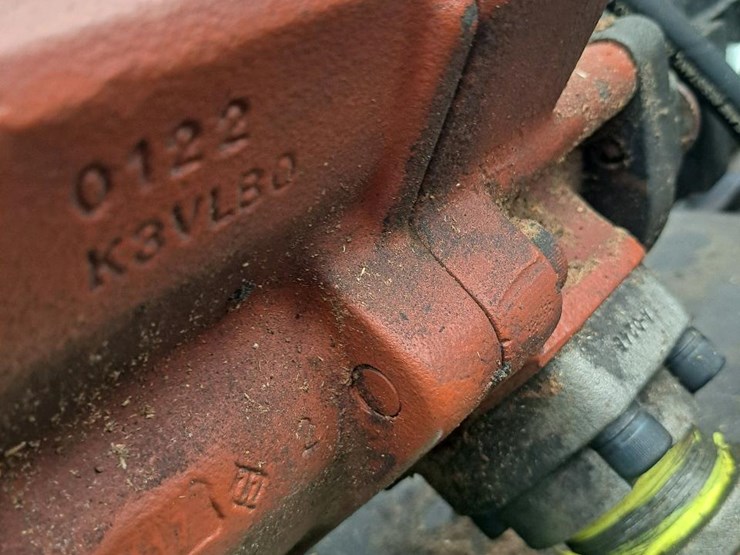 #125-•-hydraulic-tank-and-pumps-image-6