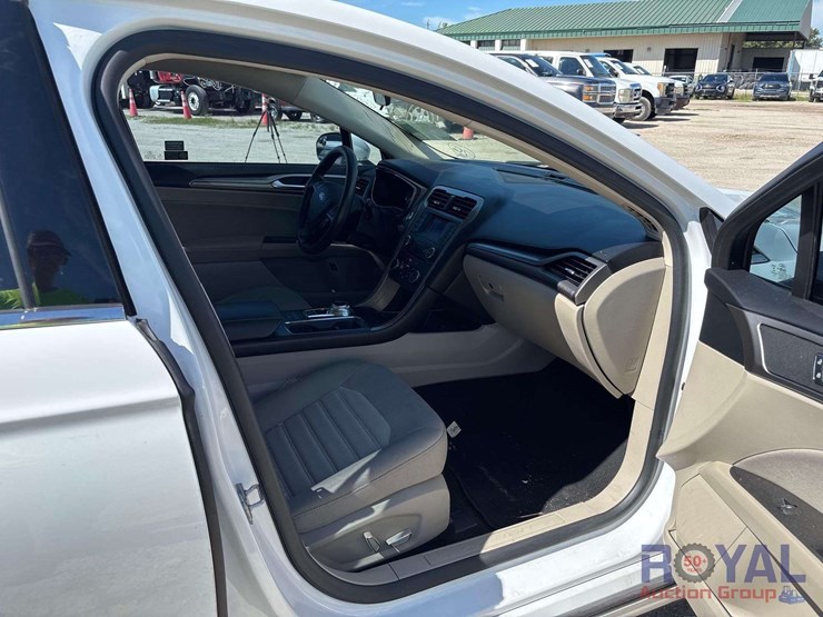 2018-ford-fusion-hybrid-sedan-image-24