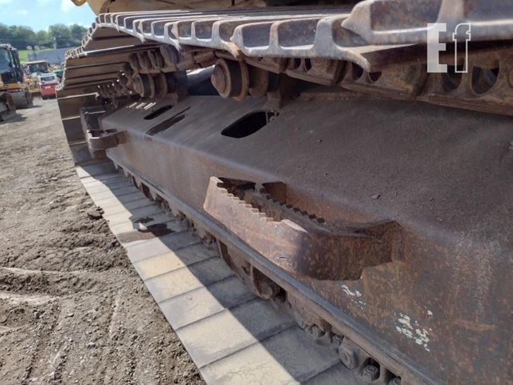 2011-komatsu-pc228us-lc-8-image-35