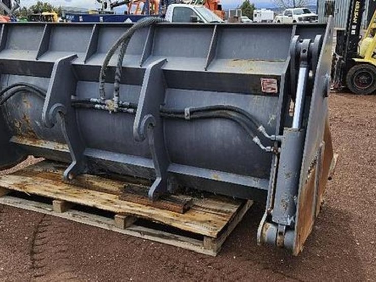 10'-clam-shell-loader-bucket-image-2